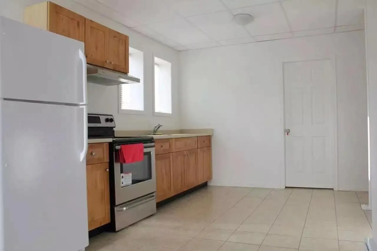 Villa Close Uvic Three Bedroom One Bathroom Unit Victoria