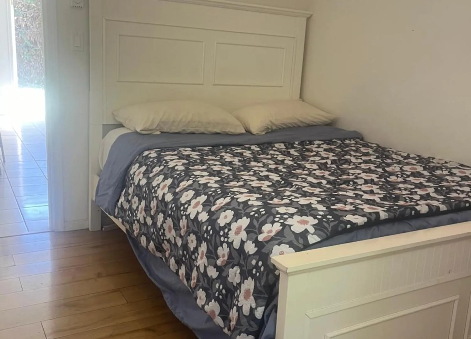 Close Uvic Three Bedroom One Bathroom Unit Victoria Villa