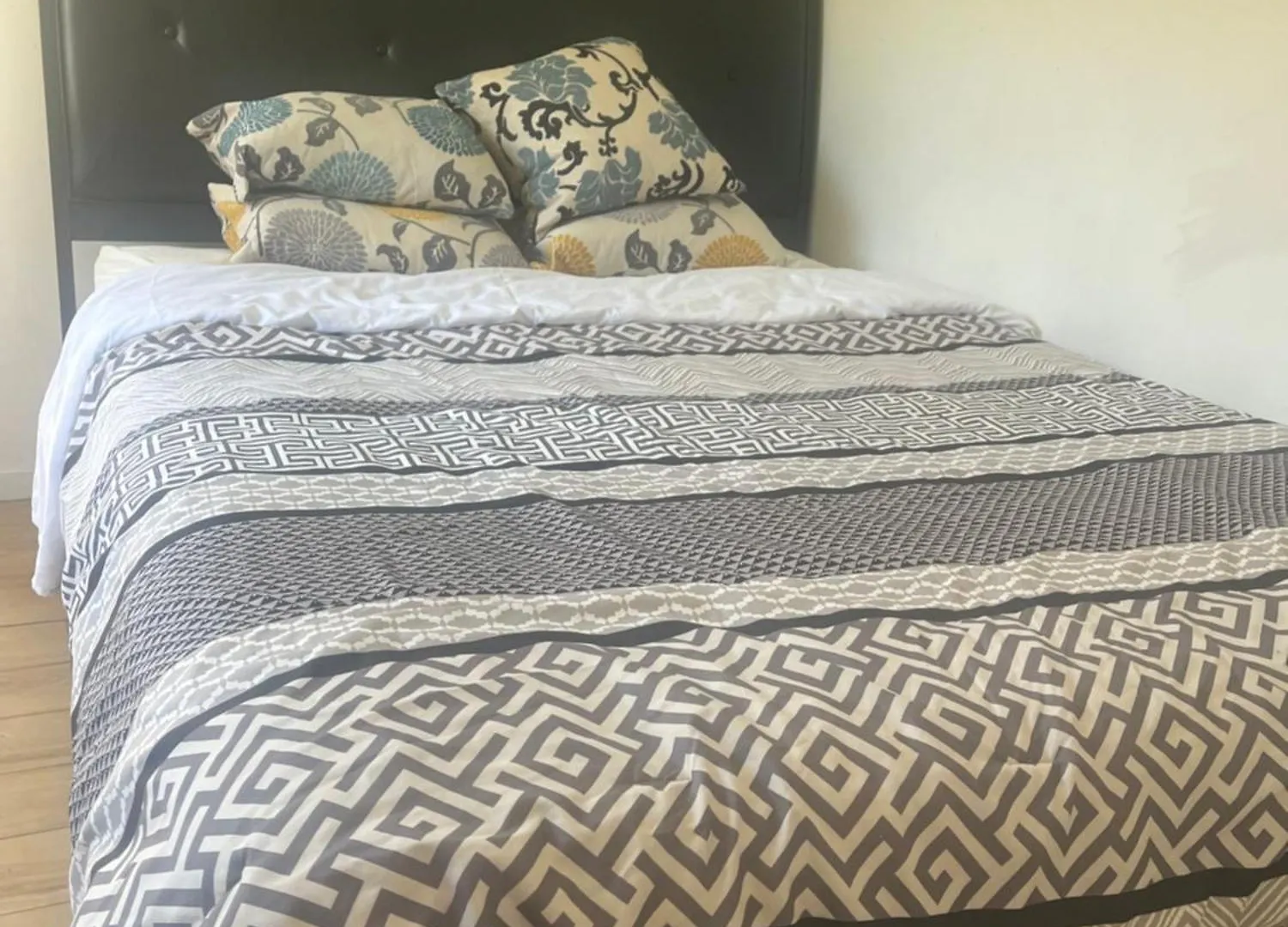 Close Uvic Three Bedroom One Bathroom Unit Victoria 0*,  Canada